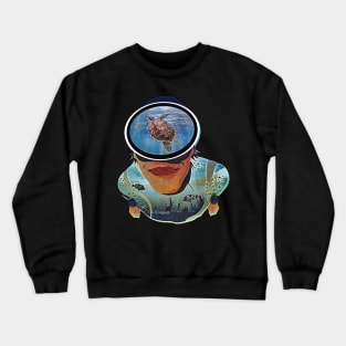 Diving sea turtle Crewneck Sweatshirt